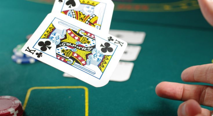 Er det mulig å tjene penger på online kortspill?